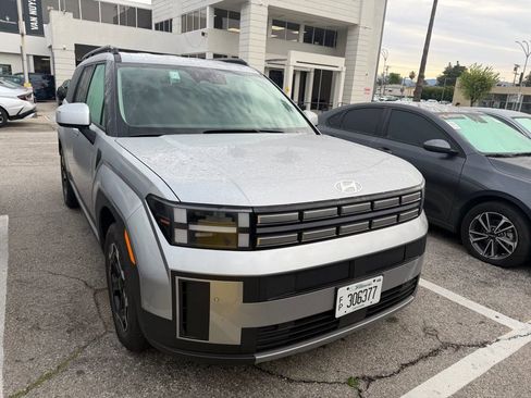 Used 2025 Hyundai Santa Fe SEL image 3