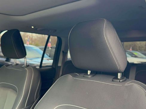 Used 2023 Jeep Grand Cherokee Laredo w/ Luxury Tech Group I image 22