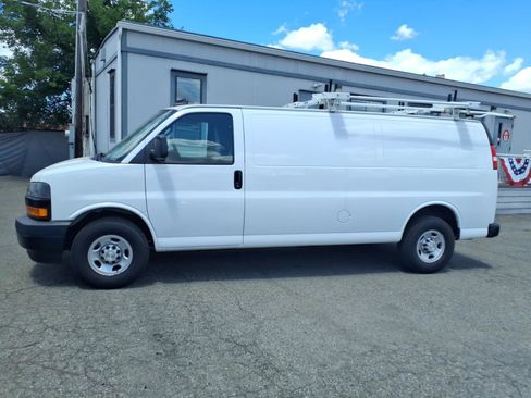 Used 2022 Chevrolet Express 2500 Extended w/ Driver Convenience Package RWD image 4