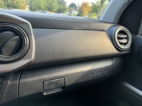 Used 2021 Toyota Tacoma SR5 w/ Trail Edition image 19