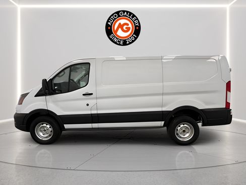 Used 2024 Ford Transit 250 Low Roof RWD image 6