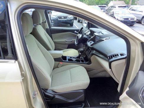 Used 2017 Ford Escape SE w/ Equipment Group 201A FWD image 20