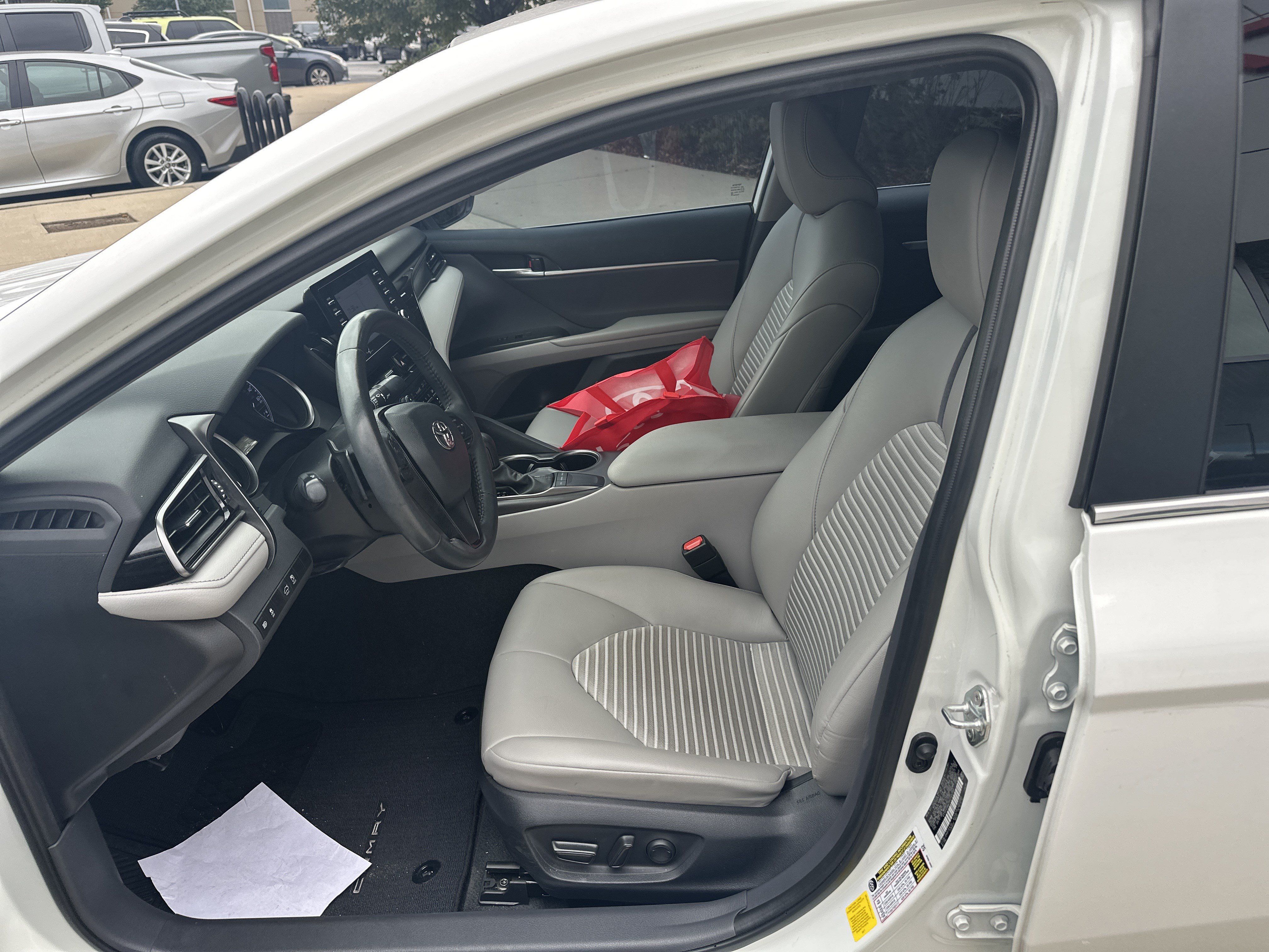 Used 2023 Toyota Camry SE w/ Convenience Package FWD image 15