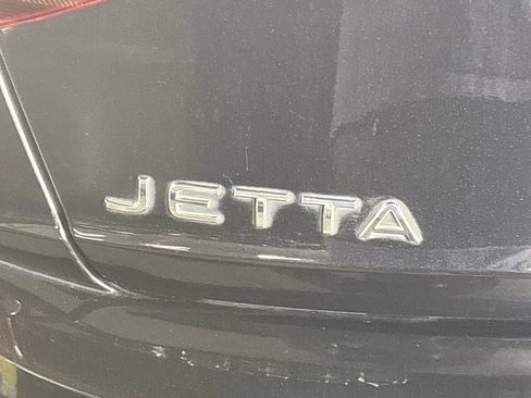 Certified 2022 Volkswagen Jetta SE FWD image 25