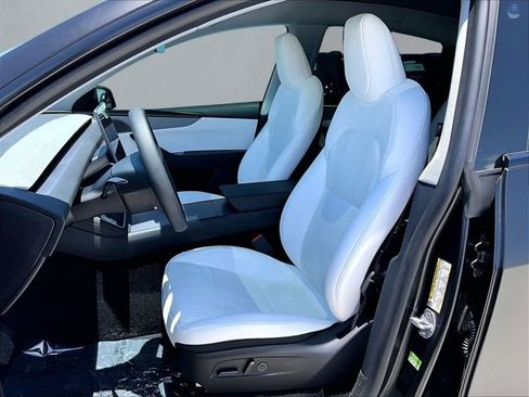 Used 2026 Tesla Model Y 2WD image 27