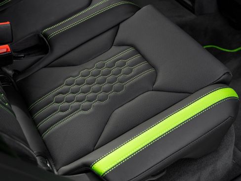 Used 2025 Lamborghini Urus SE image 46