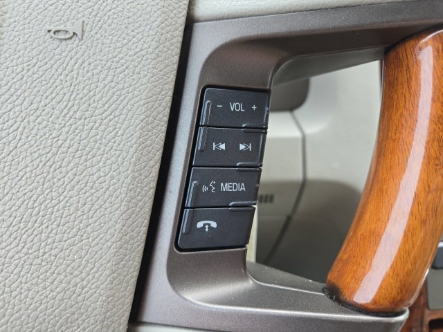Used 2011 Lincoln Navigator 4WD image 25