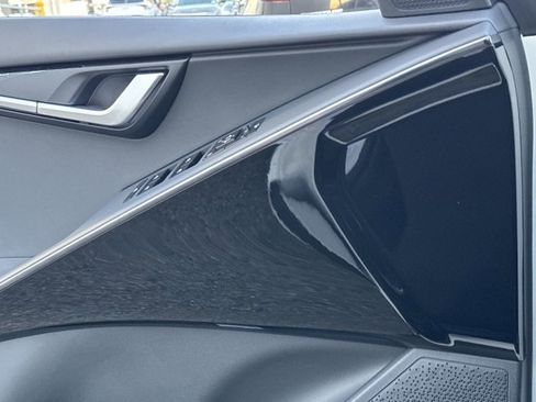 New 2025 Kia Niro EX Touring image 26