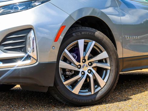 Used 2024 Chevrolet Equinox Premier AWD/4WD image 2