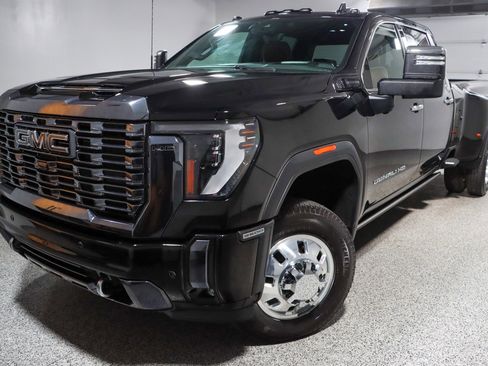 Used 2024 GMC Sierra 3500 Denali Ultimate AWD/4WD image 35