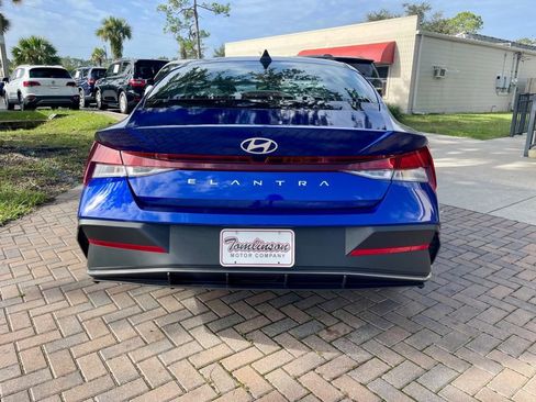 Used 2025 Hyundai Elantra SE image 4