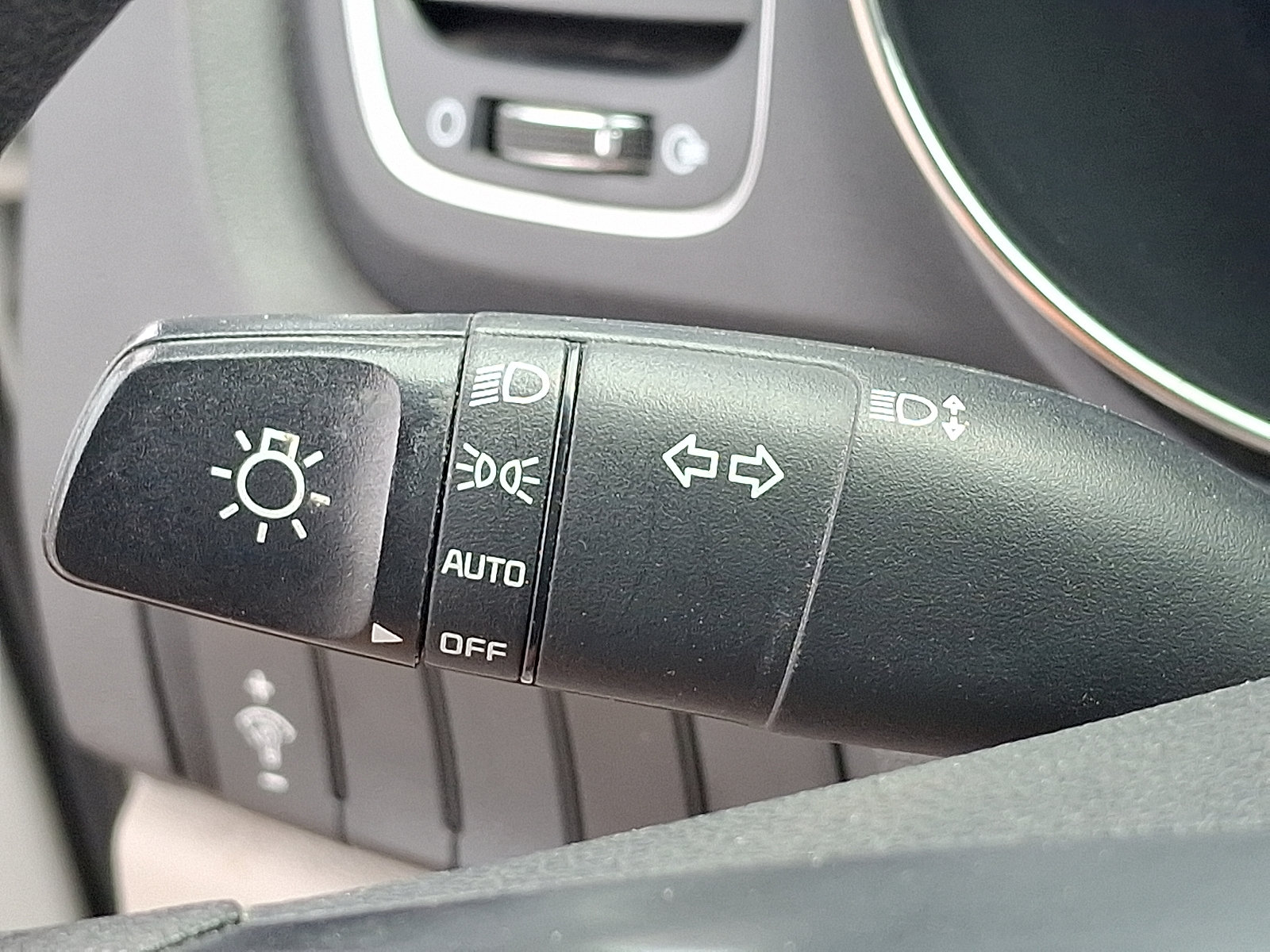 Used 2021 Kia Sedona LX FWD image 26