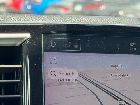 Used 2024 Chrysler Pacifica Limited FWD image 23