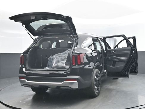 Used 2025 Kia Sorento S image 19