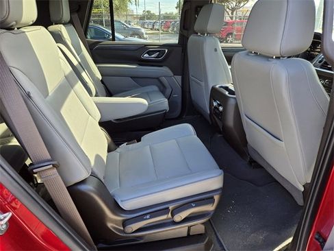 Used 2022 GMC Yukon SLT w/ SLT Premium Package image 18