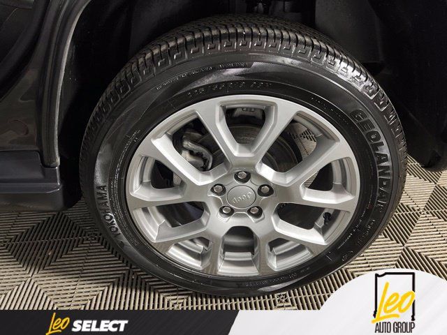 Used 2023 Jeep Compass Latitude w/ Sun and Sound Group AWD/4WD image 26