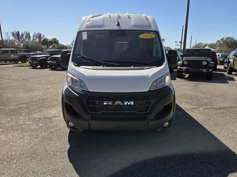 Used 2024 RAM ProMaster 2500 w/ Convenience Group image 3