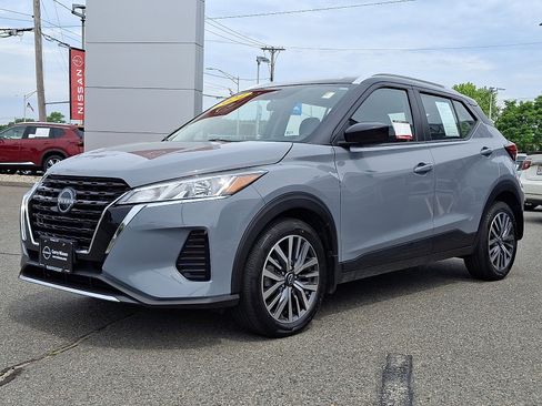 Used 2024 Nissan Kicks SV FWD image 3