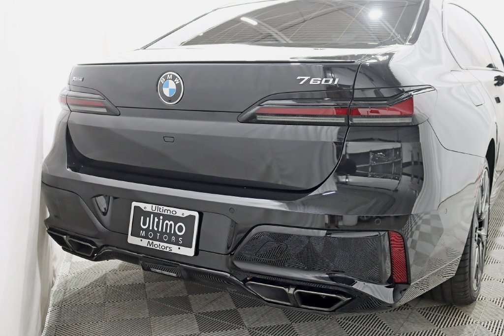 Used 2023 BMW 760i xDrive AWD/4WD image 12