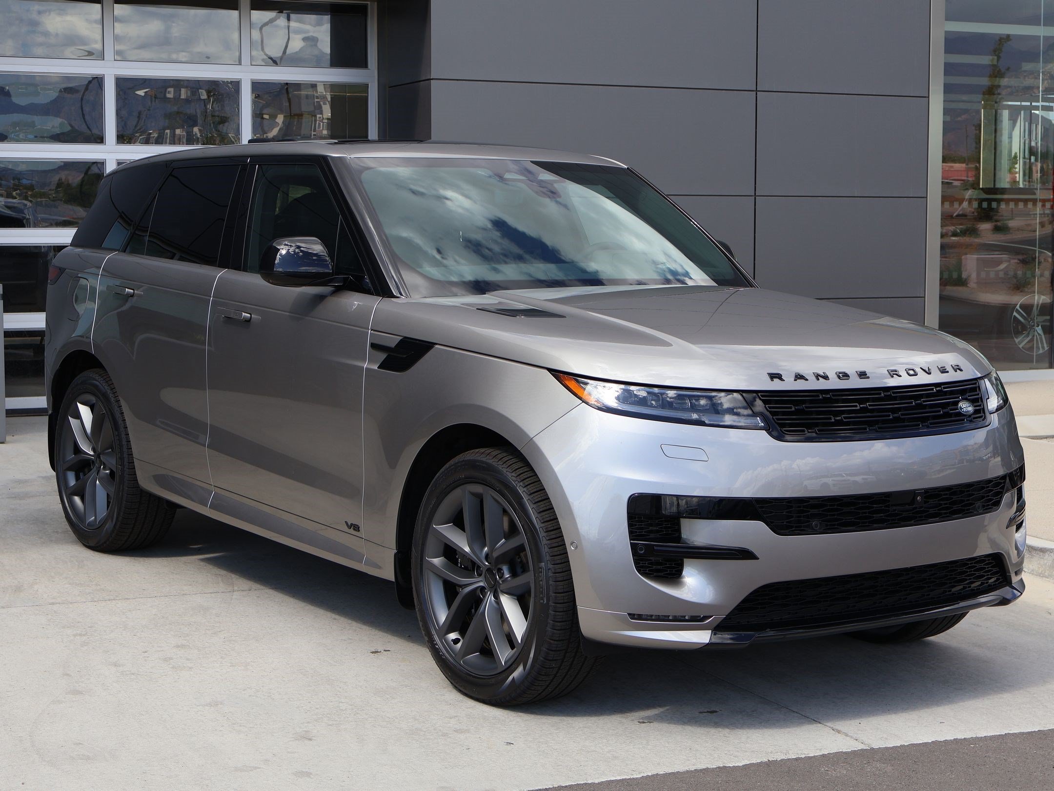 New 2026 Land Rover Range Rover Sport Dynamic SE AWD/4WD image 3