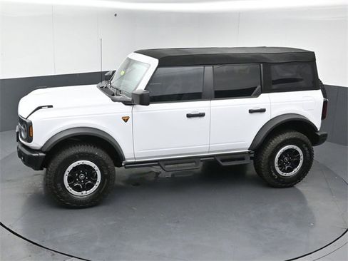 Certified 2023 Ford Bronco Badlands w/ Sasquatch Package image 44