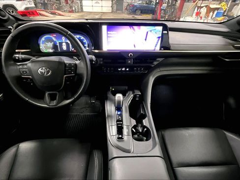 Used 2023 Toyota Crown Platinum image 15