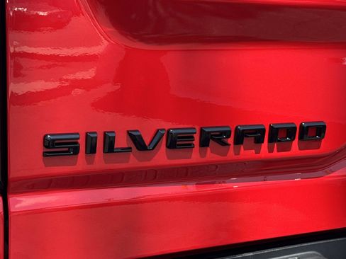 Used 2025 Chevrolet Silverado 2500 ZR2 w/ Technology Package AWD/4WD image 29