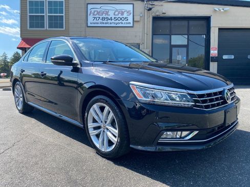Used 2018 Volkswagen Passat 2.0T SE image 1