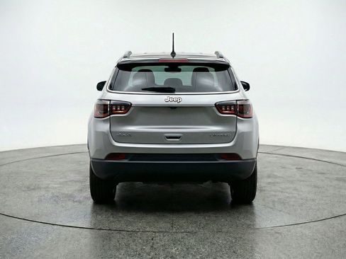 Used 2025 Jeep Compass Limited AWD/4WD image 7