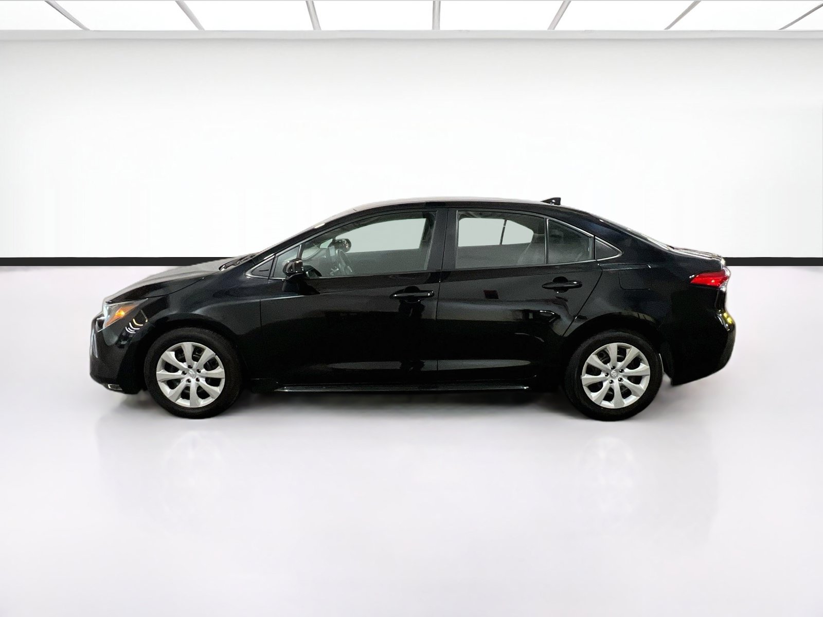 Used 2024 Toyota Corolla LE FWD image 21
