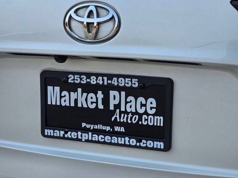 Used 2020 Toyota Highlander XLE AWD/4WD image 19