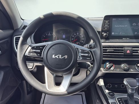 Used 2023 Kia Seltos LX AWD/4WD image 19