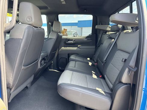 Used 2023 Chevrolet Silverado 1500 ZR2 w/ Technology Package AWD/4WD image 26