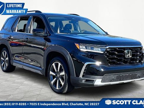 Used 2024 Honda Pilot Touring image 1