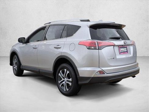 Used 2018 Toyota RAV4 LE image 8