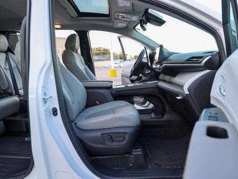 Certified 2026 Toyota Sienna XLE FWD image 41