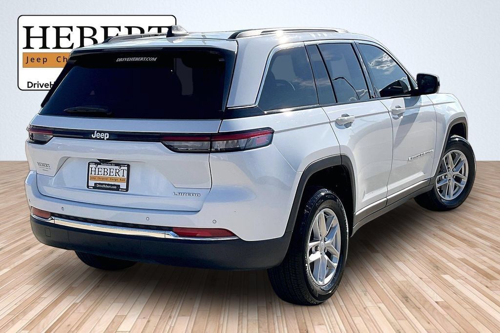 Used 2025 Jeep Grand Cherokee Laredo X RWD image 12