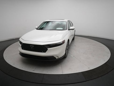 Certified 2023 Honda Accord EX image 33