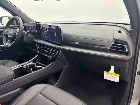 New 2026 Chevrolet Traverse LT w/ Driver Confidence Package FWD image 30