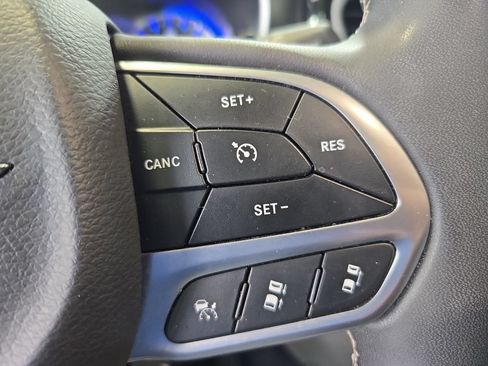 Used 2024 Chrysler Pacifica Touring-L FWD image 23