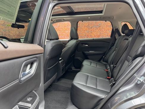 Used 2022 Nissan Rogue SV w/ SV Premium Package image 23