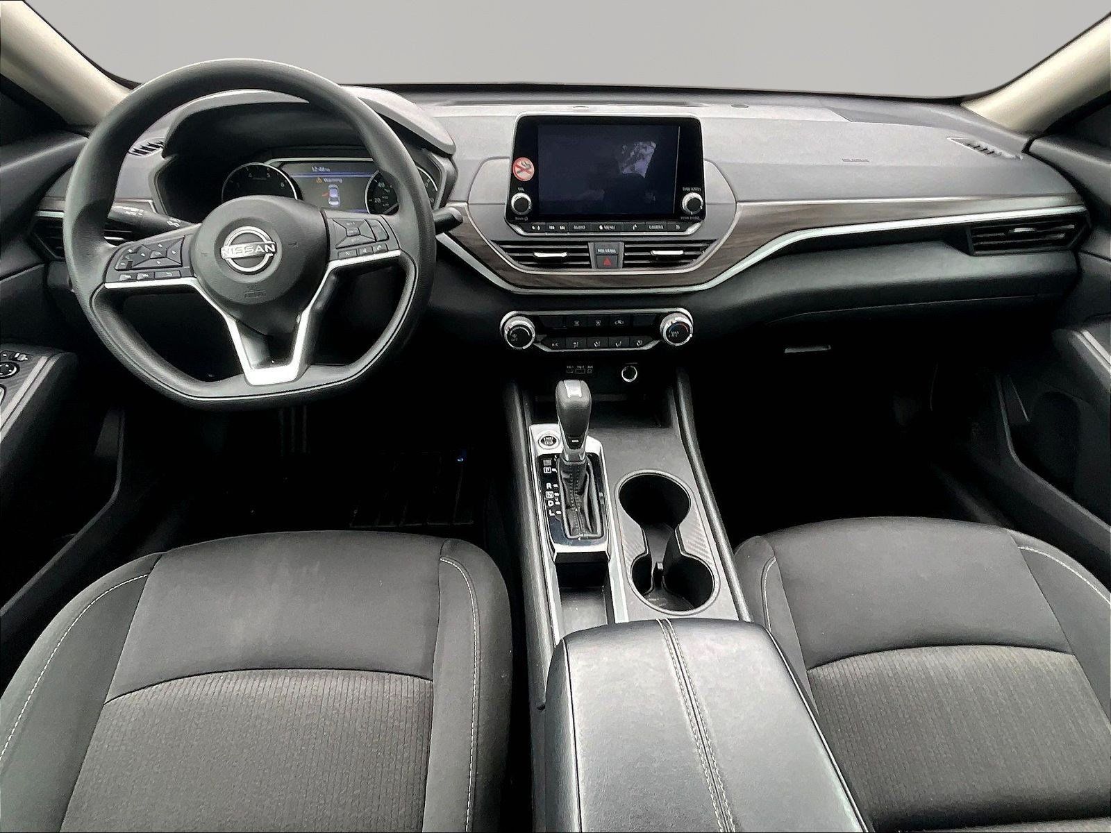 Used 2025 Nissan Altima 2.5 SV FWD image 14