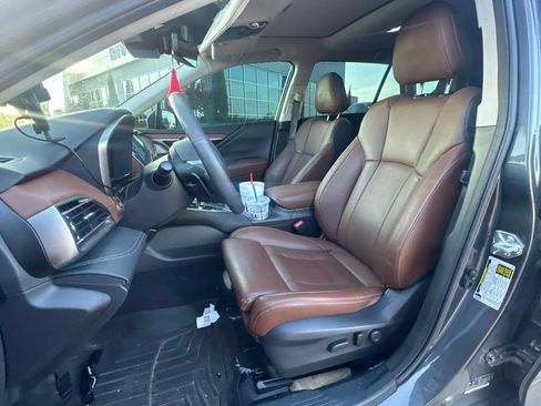 Used 2025 Subaru Outback Touring XT AWD/4WD image 10