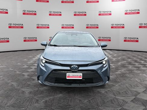 Used 2023 Toyota Corolla LE w/ LE Convenience Package FWD image 2