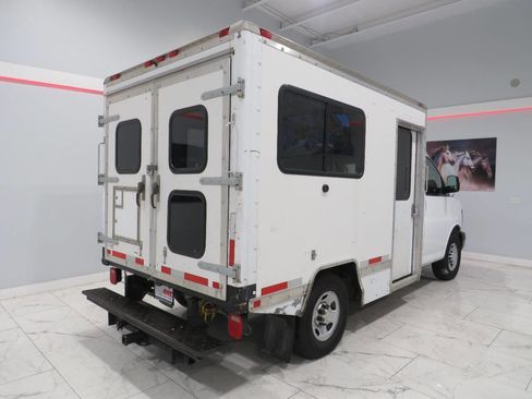 Used 2010 Chevrolet Express 3500 RWD image 3