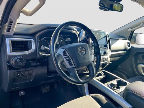 Used 2021 Nissan Titan SV w/ SV Convenience Package image 9