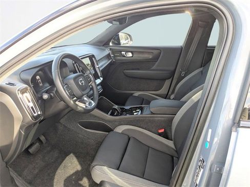 Used 2023 Volvo XC40 Recharge Ultimate image 2