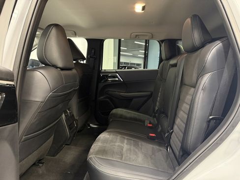 Used 2024 Mitsubishi Outlander SE image 22