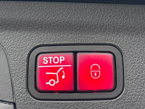 Used 2025 Mercedes-Benz GLE 350 4MATIC image 33