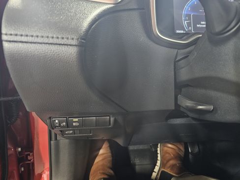 Certified 2024 Toyota Corolla Cross XLE image 25